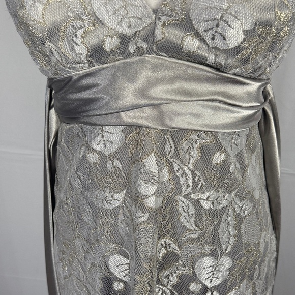 BARI JAY PETITE SILVER FLORAL LACE HALTER DRESS SZ 4 - Picture 5 of 11